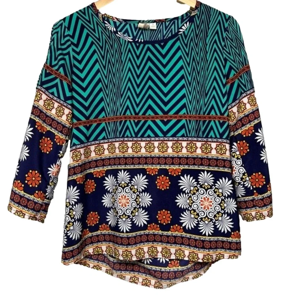 Francesca's Cold Shoulder‎ Floral Medallion Geometric Pattern Small Top - Picture 15 of 16